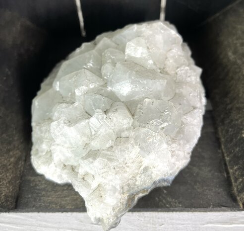 Apophyllite cluster nr 1